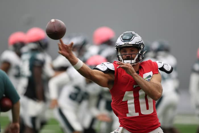 Gardner Minshew throws at practice on Sept. 1